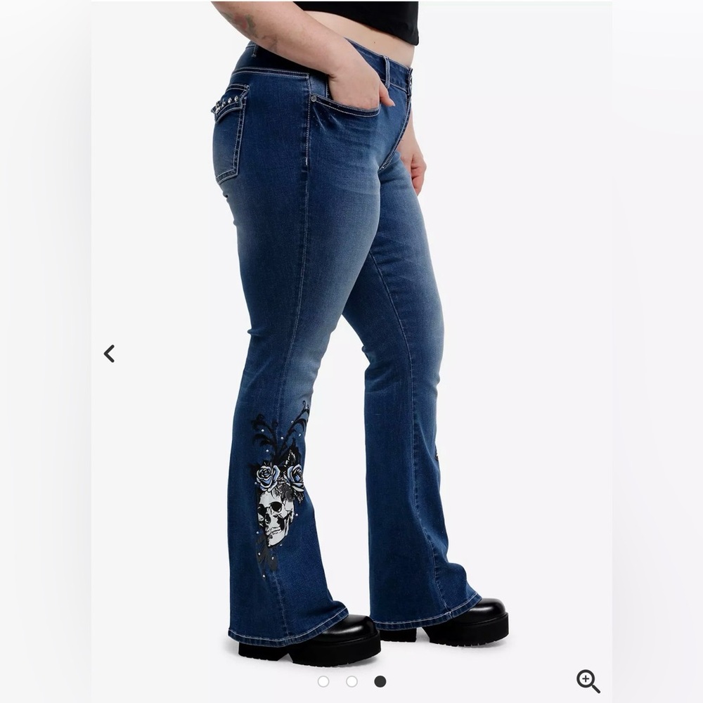 🆕 Hot Topic Dark Indigo Skull Rose Rhinestone Flare Denim Pants Plus Size 18 - Picture 3 of 12